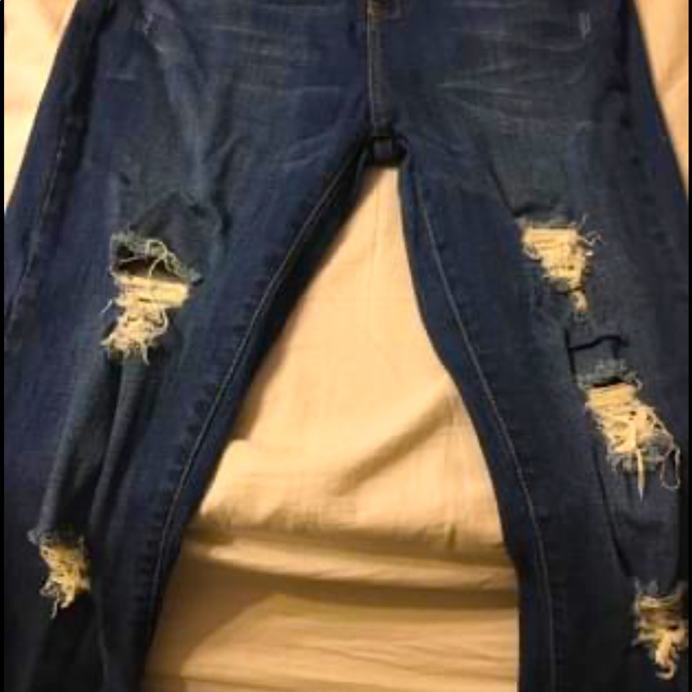 Distressed skinny jeans
